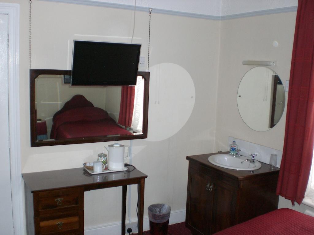 Melville Lodge Gatwick Horley Exterior foto